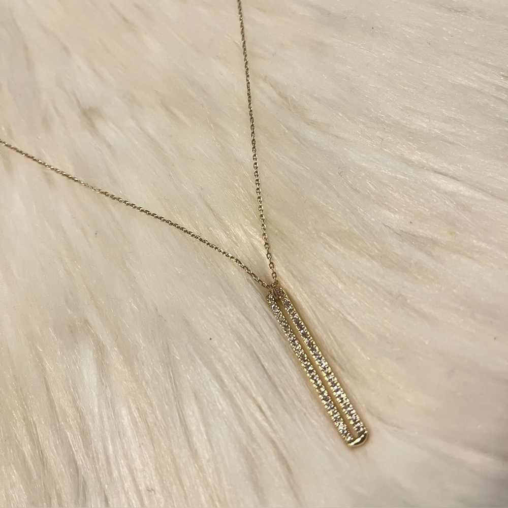 Elegant Banana Republic Gold Bar Pendant Necklace